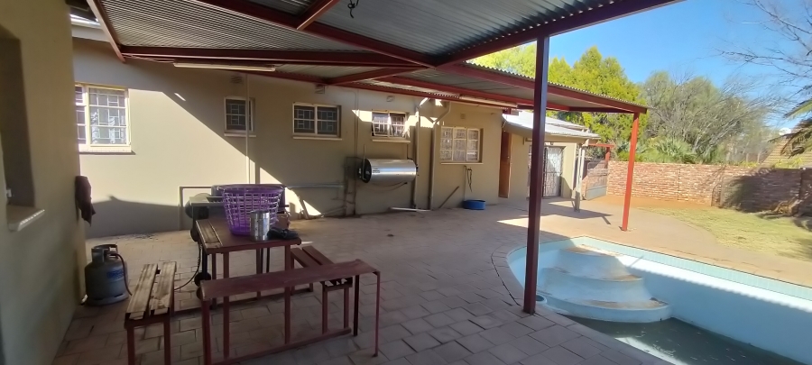 5 Bedroom Property for Sale in Jan Kempdorp Northern Cape